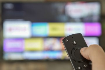 controle remoto em destaque com TV de fundo para ilustrar texto sobre filmes sobre educação