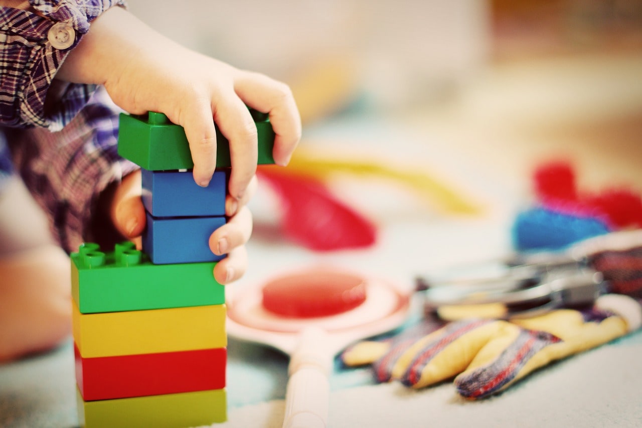 13 Brincadeiras Criativas para Estimular a Criatividade Infantil – Outlet  Mamães