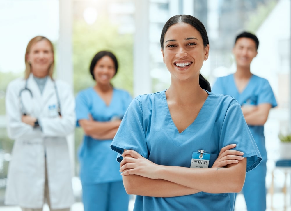 quais as principais características do profissional de enfermagem