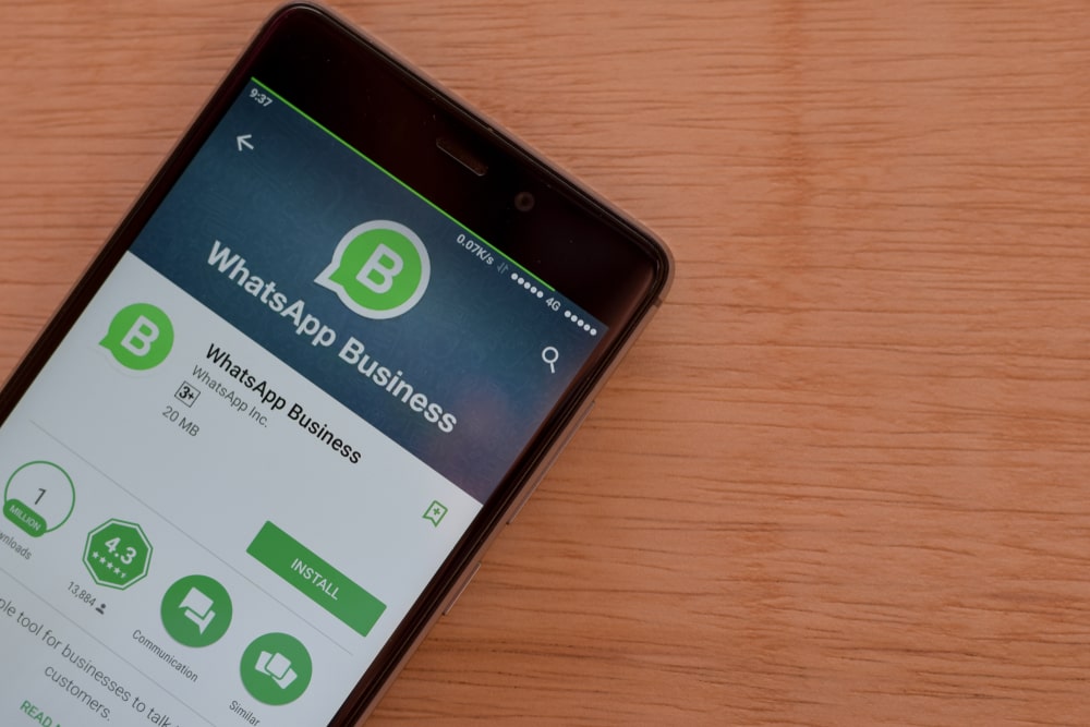 mensagem de ausência para WhatsApp Business