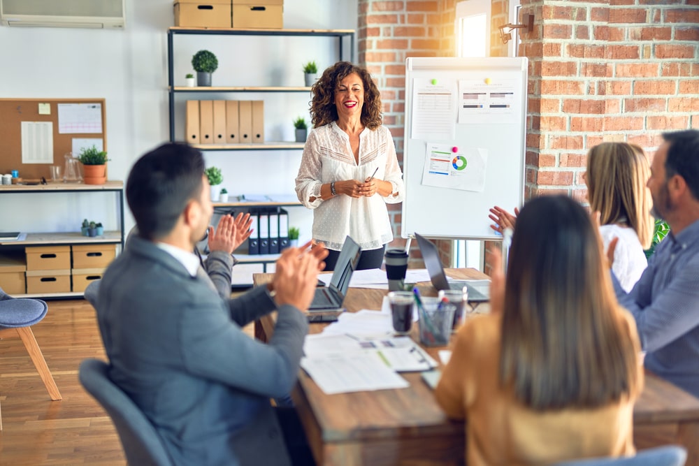 brilhar em uma apresentação no trabalho