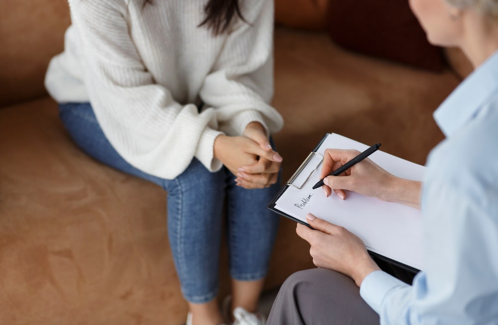 psicóloga e paciente para ilustrar texto sobre quem pode fazer pós em Neuropsicologia