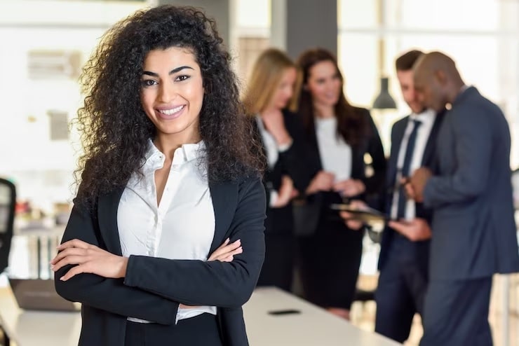 líder em destaque para ilustrar texto sobre liderança feminina no mercado de trabalho