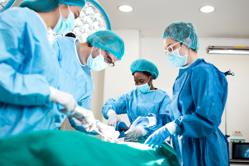 Médicos em cirurgia. Produtividade e bem-estar.